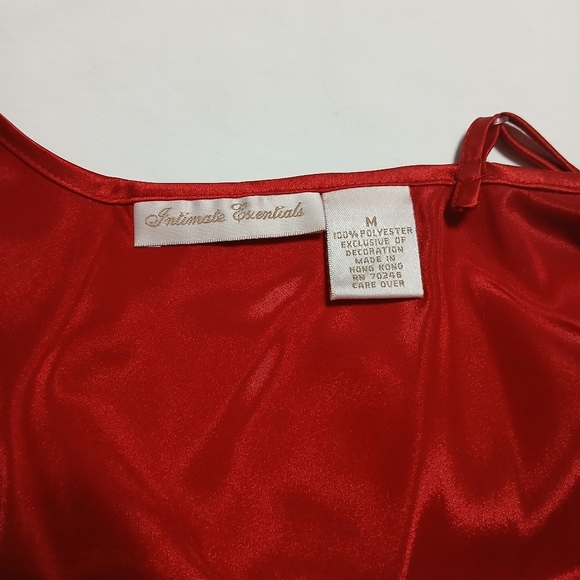 Elegant Red Satin Nightgown with Lace Trim - Picture 9 of 10